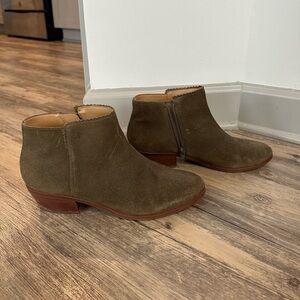 Jack Rogers green suede booties size 10